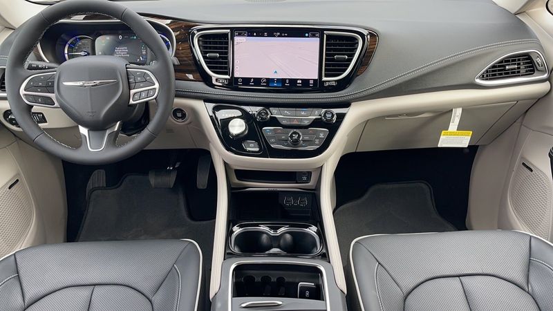 2023 Chrysler Pacifica Plug-in Hybrid Limited