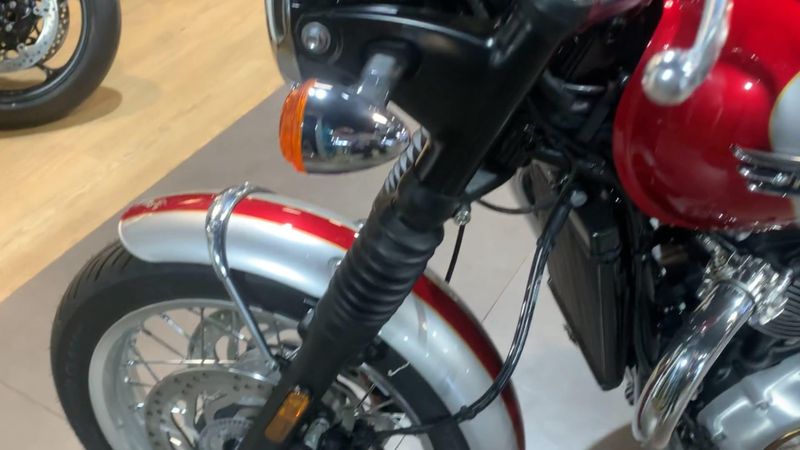 New 2025 Triumph BONNEVILLE T120 ELVIS EDITION Image 6