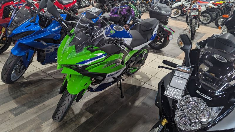 2024 Kawasaki NINJA 500 KRT EDITION SE ABS LIME GREEN AND EBONYImage 3