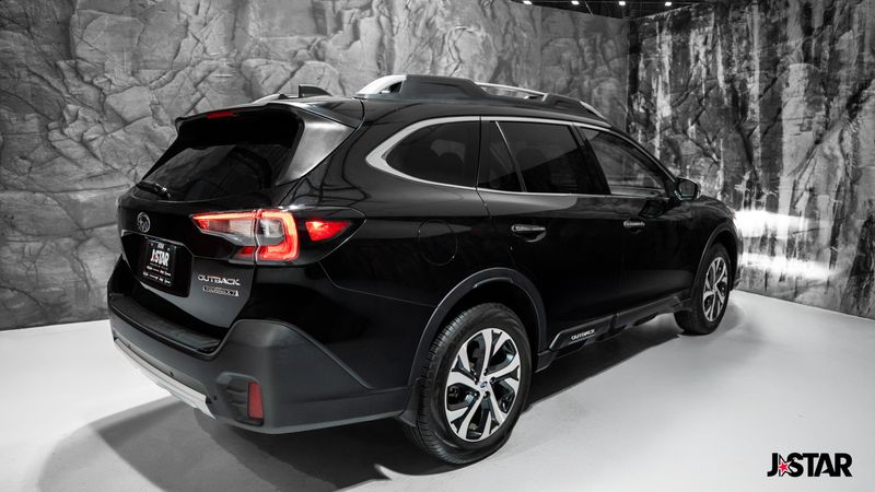 2022 Subaru Outback Touring photo 16