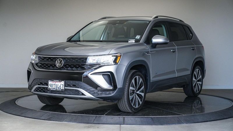 Used 2024 Volkswagen Taos 1.5T SEImage 1
