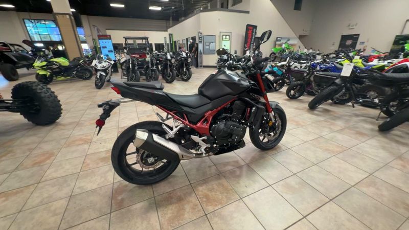 New 2026 Honda CB750 HORNET E-CLUTCH Image 9