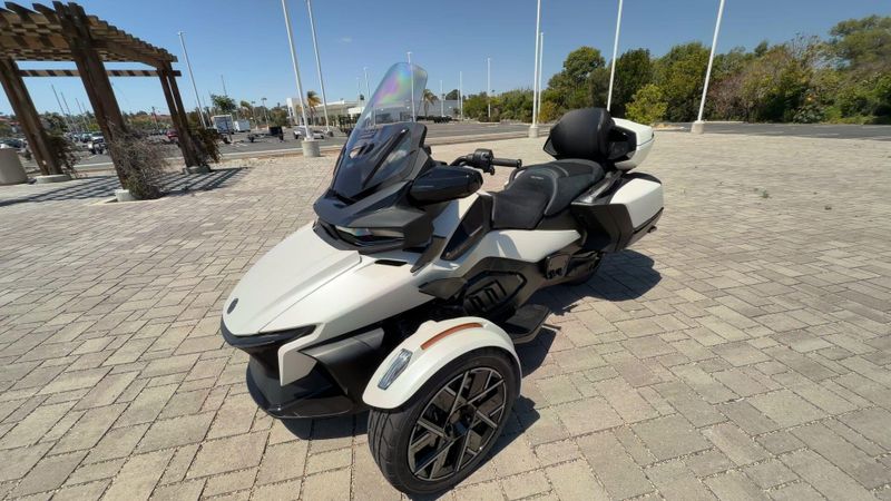 New 2026 Can-Am SPYDER RT SEA-TO-SKY (SE6) Image 5
