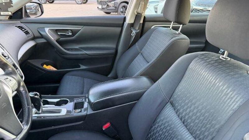 Used 2018 Nissan Altima 2.5 SVImage 10