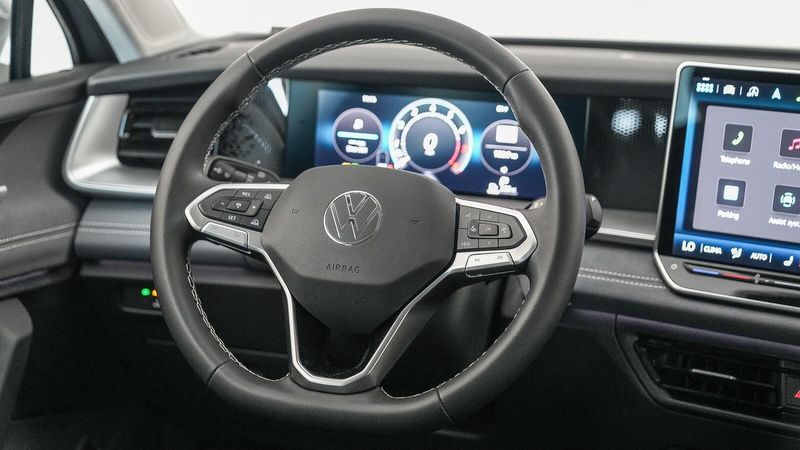 New 2025 Volkswagen Tiguan 2.0T SEImage 16