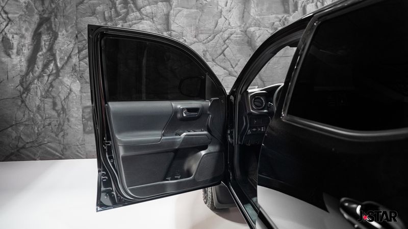 2023 Toyota Tacoma TRD Off-Road photo 4
