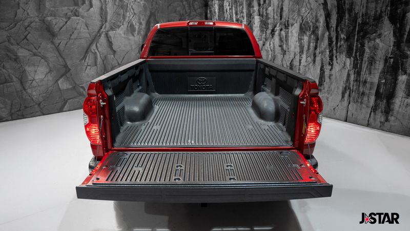 2017 Toyota Tundra SR5 photo 24