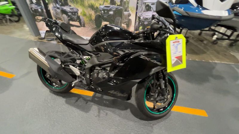 Used 2024 Kawasaki NINJA ZX-4RR Image 9