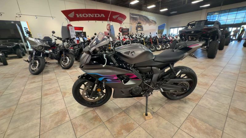 Used 2024 Yamaha YZF-R7 CA Image 5