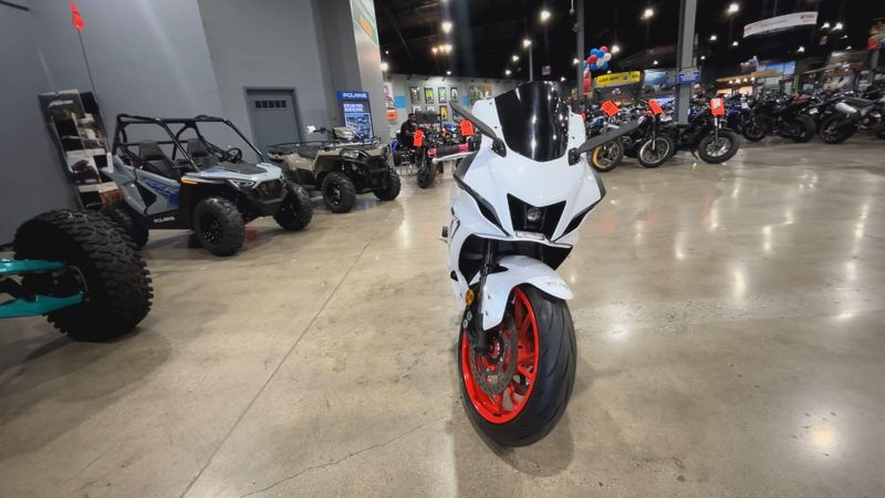 2023 Yamaha YZF-R7 Image 3