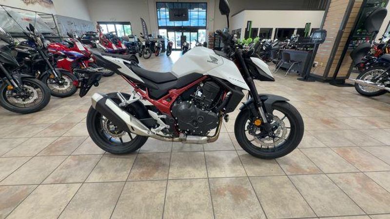 New 2025 Honda CB750 HORNET Image 5