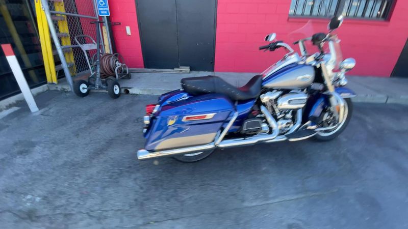 Used 2017 Harley-Davidson ROAD KING Image 9