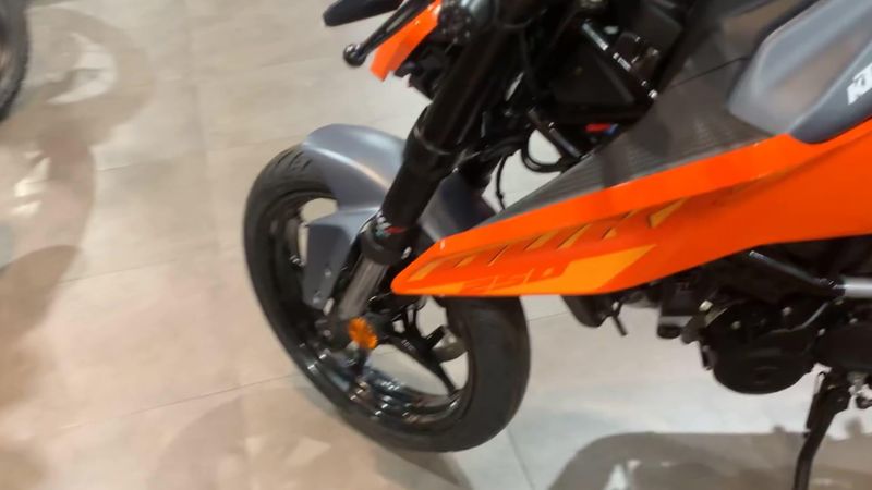 New 2024 KTM 250 DUKE Image 5