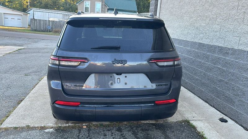 Used 2023 Jeep Grand Cherokee L LimitedImage 4