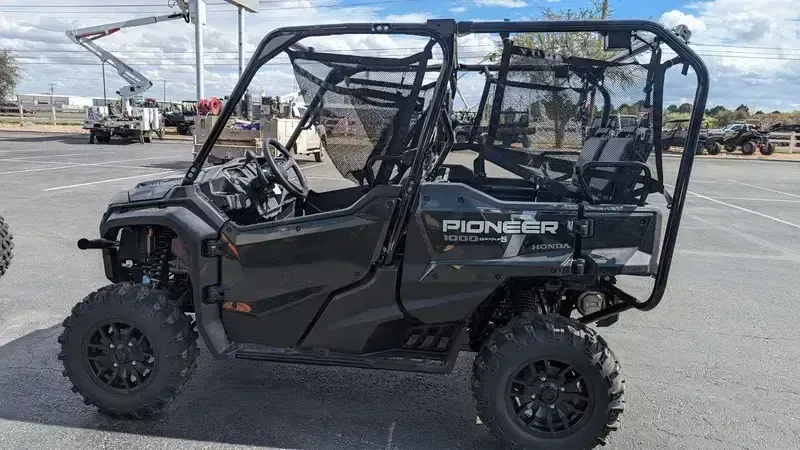 NEW 2025 HONDA PIONEER 10005 DELUXE Image 2