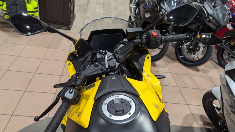 2024 SUZUKI GSXS 8R in a PEARL IGNITE YELLOW exterior color. Family PowerSports (877) 886-1997 familypowersports.com 