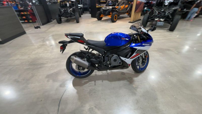 New 2027 Suzuki GSX-R750Z 40TH ANNIVERSARY EDITION Image 4
