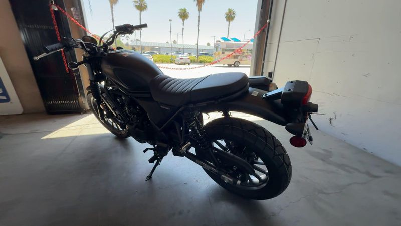 2025 Honda SCL500 Image 6