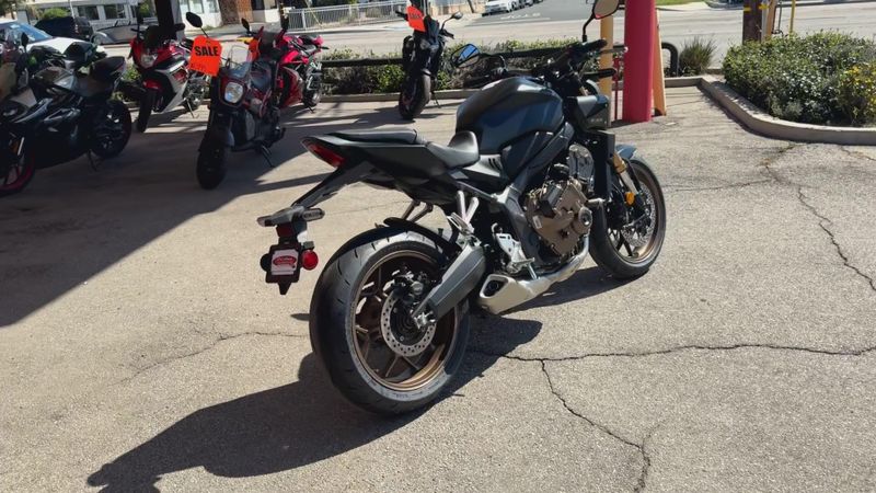 New 2026 Honda CB650R E-CLUTCH Image 4