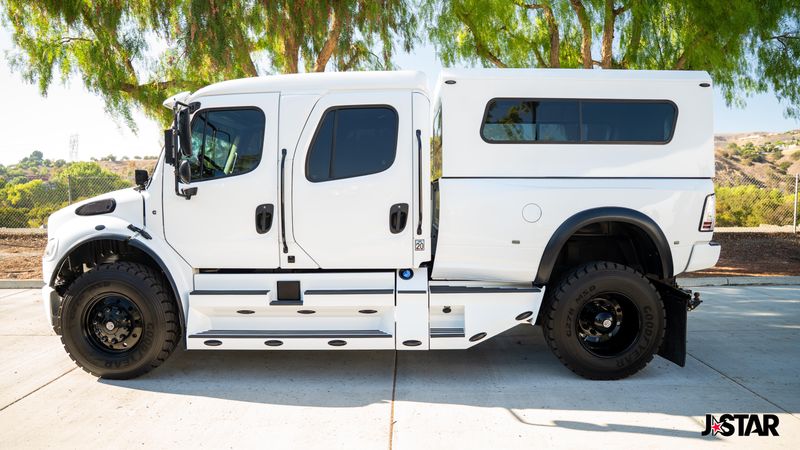 2016 Freightliner M2 106 Sport Chassis photo 13
