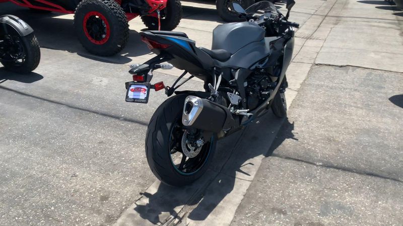 2025 Kawasaki NINJA ZX-6R ABS Image 5