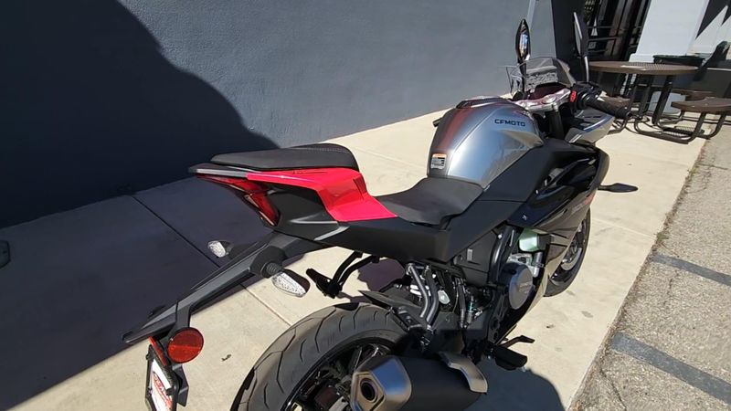 New 2025 CFMOTO 300SS Image 3