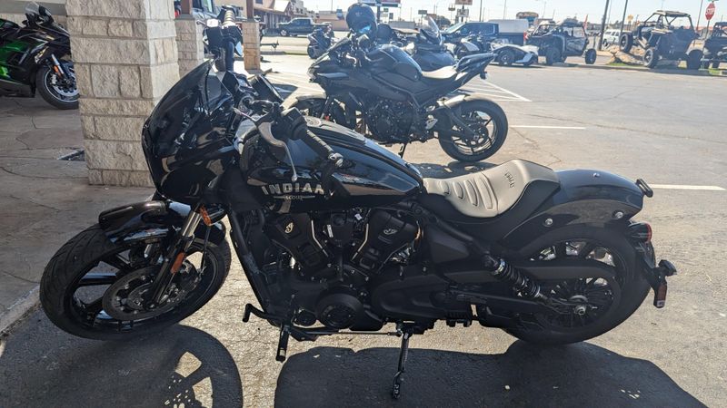 2025 INDIAN MOTORCYCLE INDIAN SPORT SCOUT LIMITED WITH TECHNOLOGY PACKAGE BLACK METALLIC in a BLACK METALLIC exterior color. Family PowerSports (877) 886-1997 familypowersports.com 