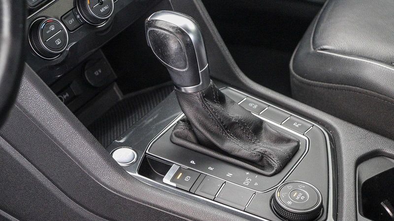 2019 Volkswagen Tiguan 2.0T SEL Premium R-LineImage 23