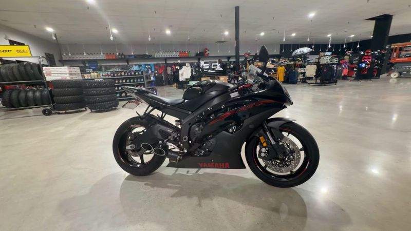 Used 2015 Yamaha YZF-R6 Image 6