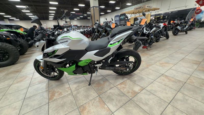 New 2024 Kawasaki Z7 HYBRID ABS Image 6