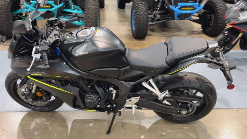 New 2026 Honda CBR650R E-CLUTCH Image 9