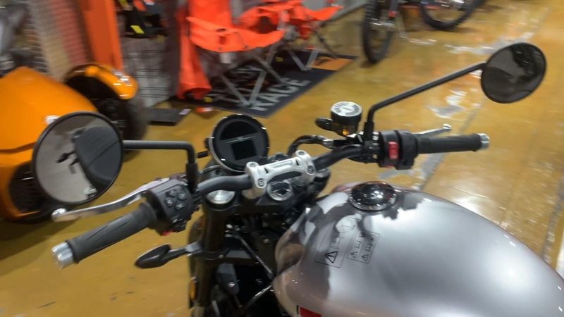 New 2025 Triumph SPEED TWIN 900 Image 9