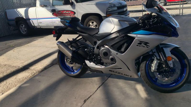 New 2026 Suzuki GSX-R600 Image 2