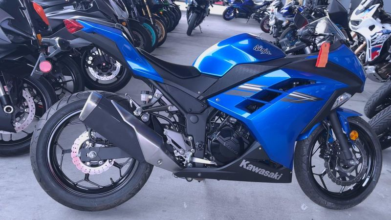 Used 2017 Kawasaki Ninja 300 ABS Image 5
