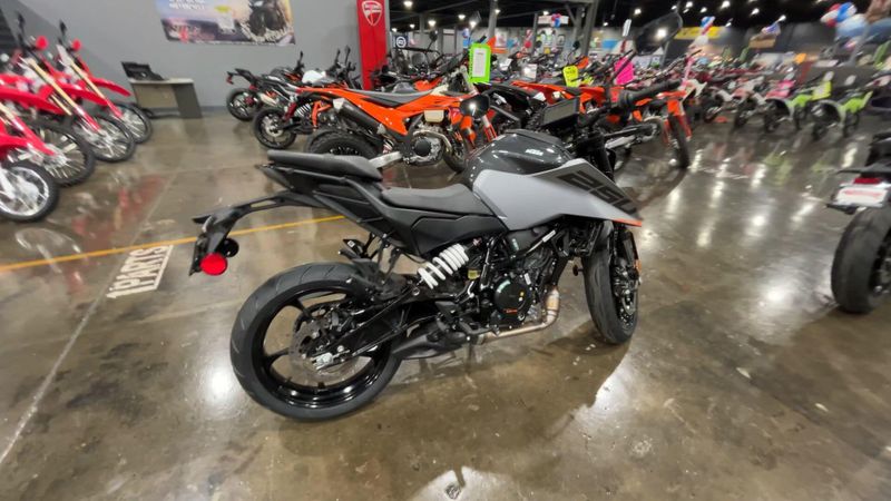 New 2026 KTM 250 DUKE Image 8
