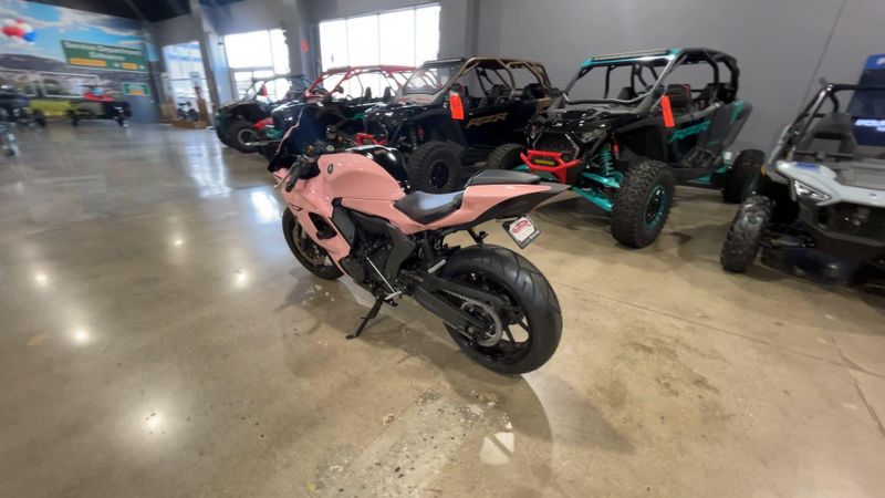 Used 2023 Yamaha YZF-R7 Image 6