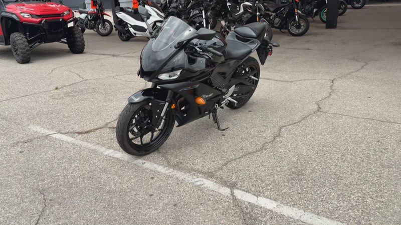 Used 2023 Yamaha YZF-R3 ABS Image 4