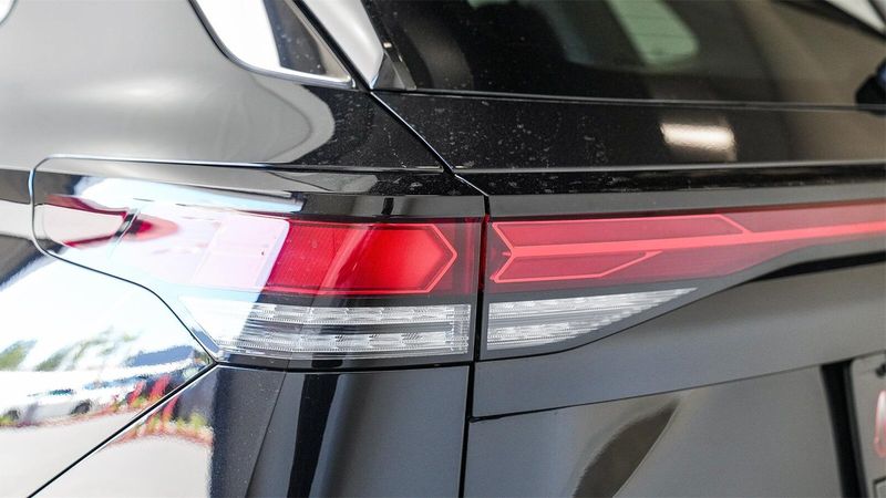 New 2025 Volkswagen Tiguan 2.0T SEImage 8