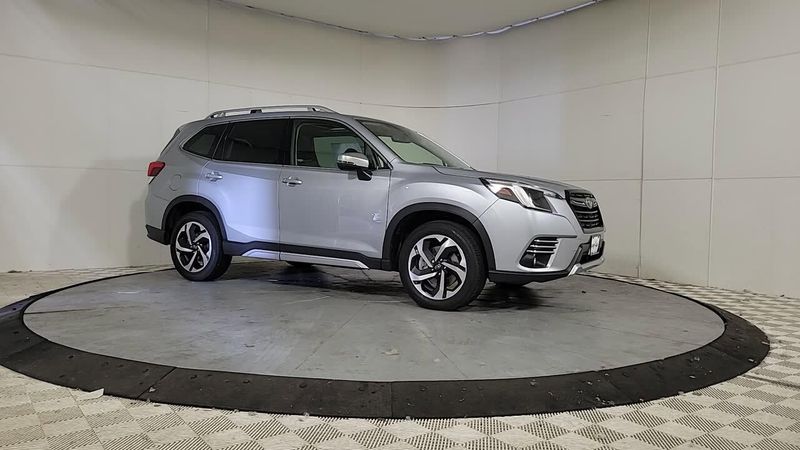 2022 Subaru Forester Touring photo 2