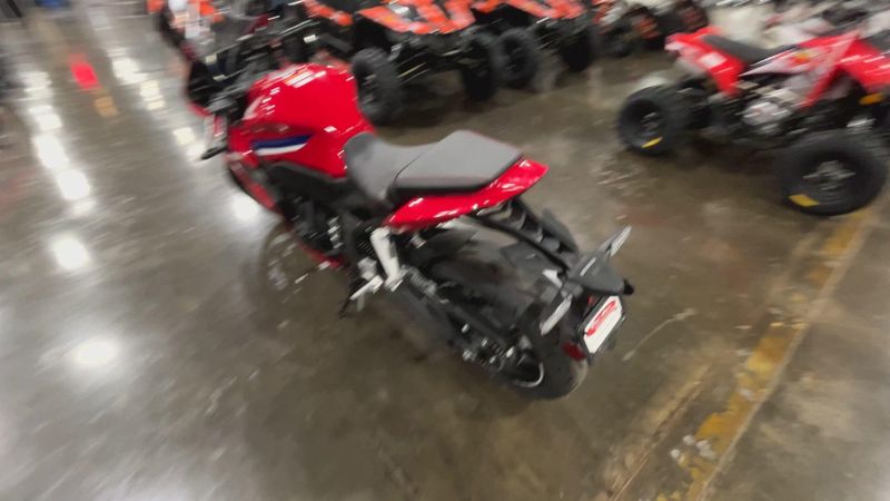 New 2026 Honda CBR650R E-CLUTCH Image 6