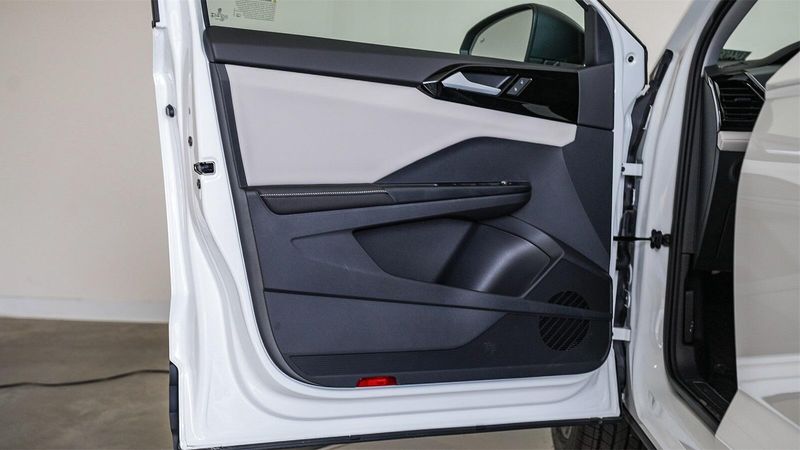 New 2025 Volkswagen Taos 1.5T SImage 21