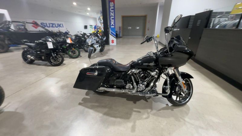 Used 2021 Harley-Davidson ROAD GLIDE Image 4