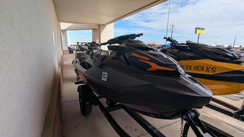 2023 SEADOO GTX 300 AUDIO IBR BLACK ECLIPSE AND ORANGE CRUSH Image 3