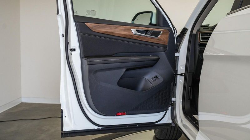 2025 Volkswagen Atlas 2.0T SE w/TechnologyImage 21