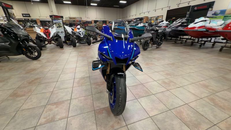 New 2026 Yamaha YZF-R1 Image 4