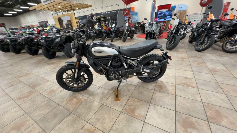 Used 2022 Ducati SCRAMBLER ICON DARK Image 6