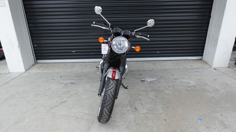 New 2025 Triumph BONNEVILLE T120 ELVIS 