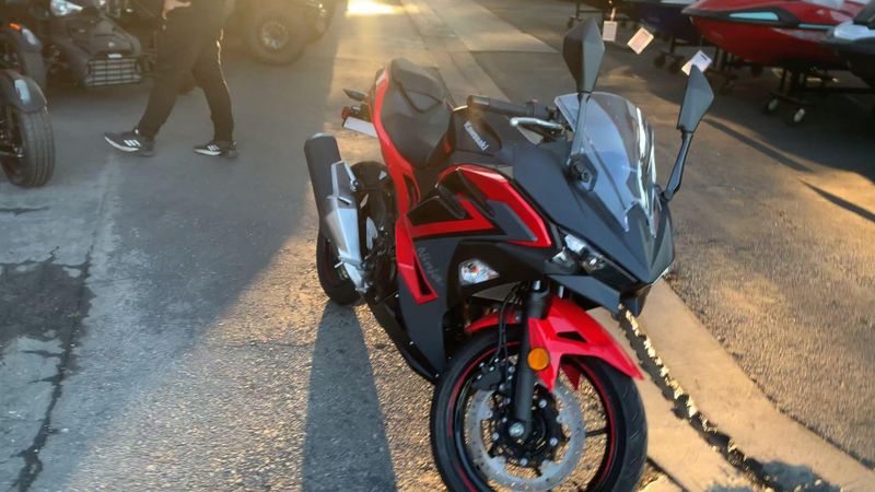 New 2025 Kawasaki NINJA 500 ABS Image 2