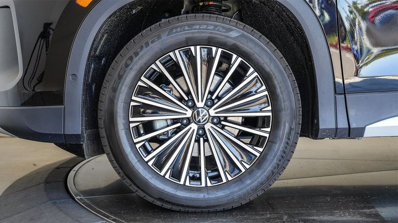 New 2025 Volkswagen Tiguan 2.0T SImage 10