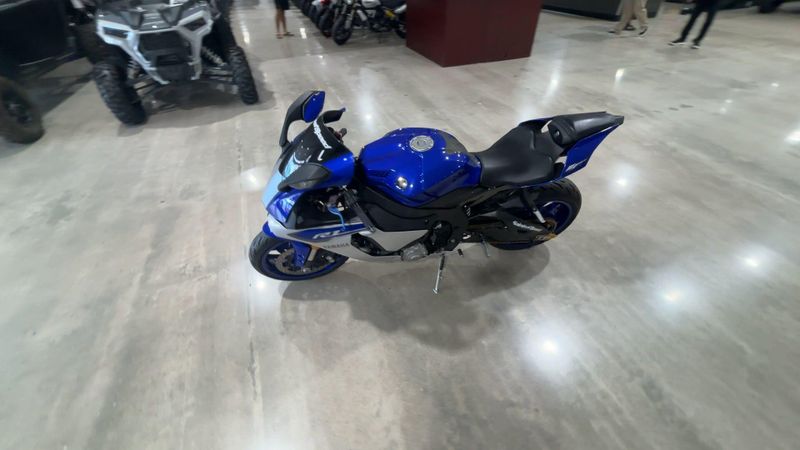 Used 2015 Yamaha YZF-R1 Image 8